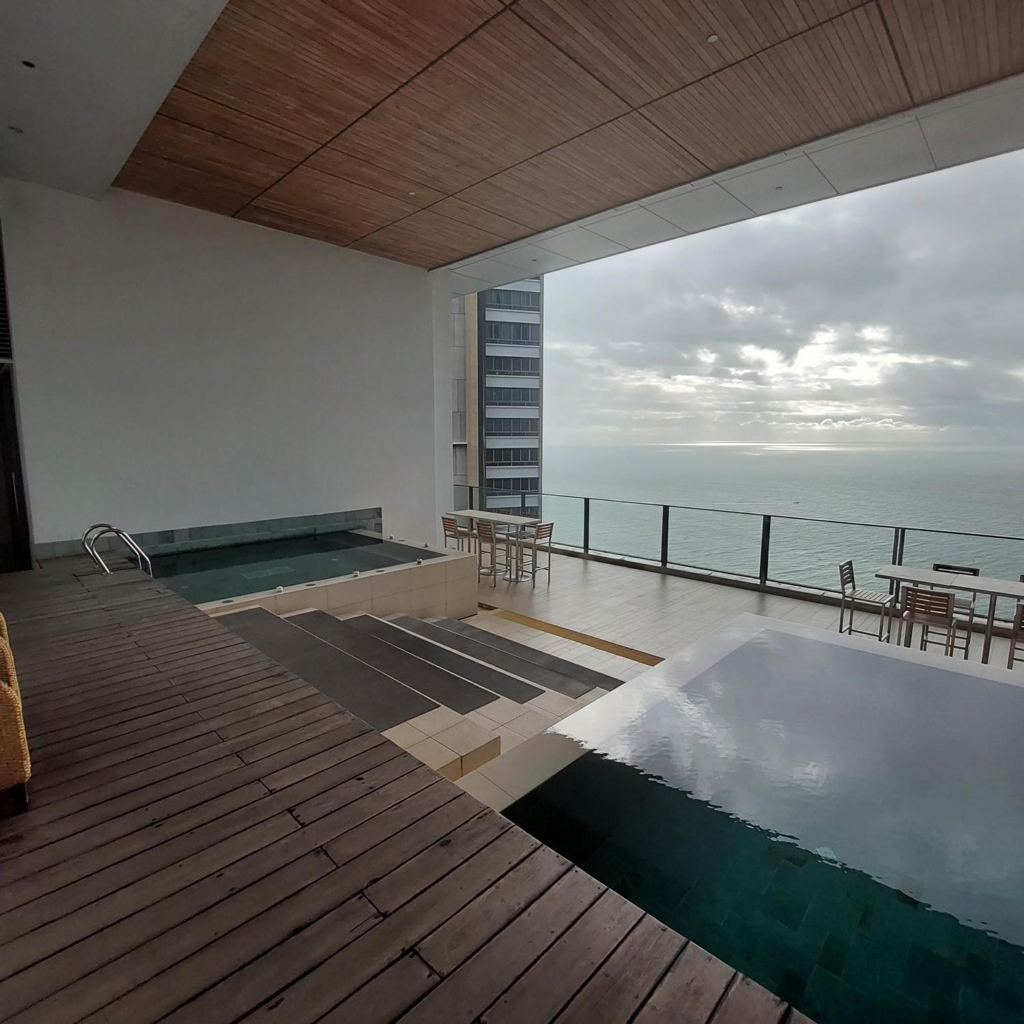 Sea View Apartment In Pattaya Exterior photo